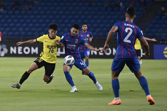 võ hoàng yến chuyển giới